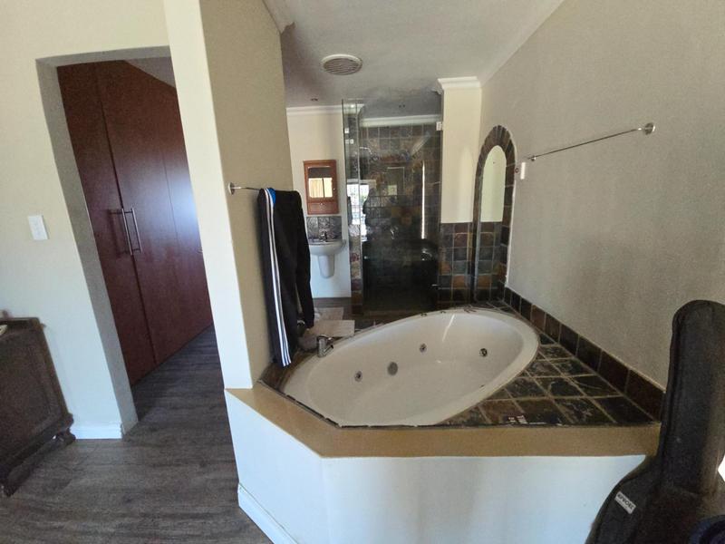 To Let 5 Bedroom Property for Rent in Lochnerhof Western Cape